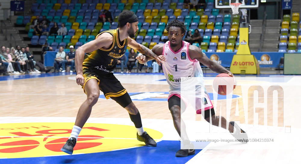 Basketball BKT Europe Cup, Skyliners Frankfurt vs. Siauliai Basketball, Isaiah Swope (Fraport Skyliners Frankfurt), Selim Fofana (Siauliai Basketball), Head-to-Head, Frankfurt Showdown