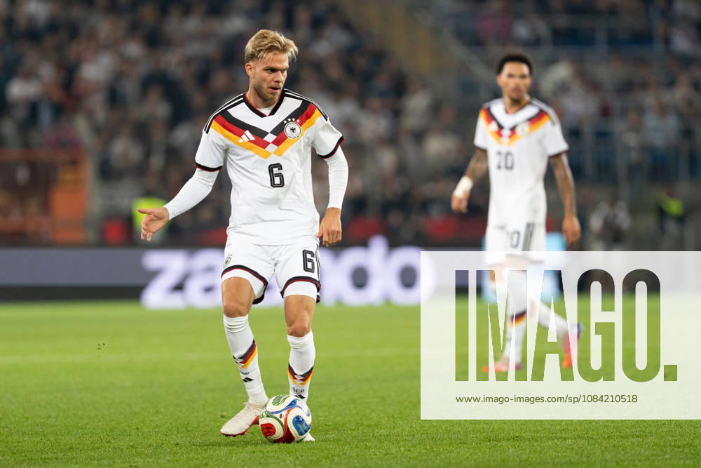 GER, Germany U21 vs. Georgia U21 Leandro Morgalla, Germany U21, 6 solo play, full-body, ball at his feet, Bielefeld, SchücoArena, Bielefeld, Germany