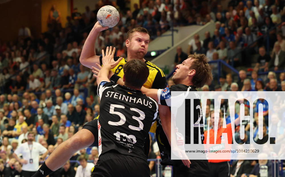 V l Soeren Steinhaus Bergischer HC 53, Birgir Steinn Jonsson IK Saevehof 08, Tom Bergner Bergischer HC 28 GER, Bergischer HC 06 vs. IK Saevehof, Handball, EHF Europa League 2026–27, Matchday 2, 2026–2027 season, October 6, 2026 GER, Bergischer HC06 vs. IK Saevehof, Handball, EHF Europa League 2026–27, Matchday 2, 2026–2027 season, October 6, 2026 Solingen Mitte
