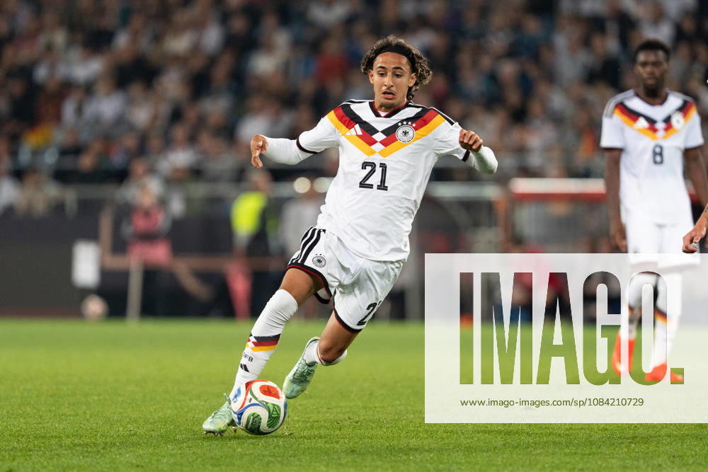 GER, Germany U21 vs. Georgia U21 Wael Mohya Germany U21, 21 Individual play Full body Full body Ball at his feet Bielefeld SchücoArena Bielefeld Germany