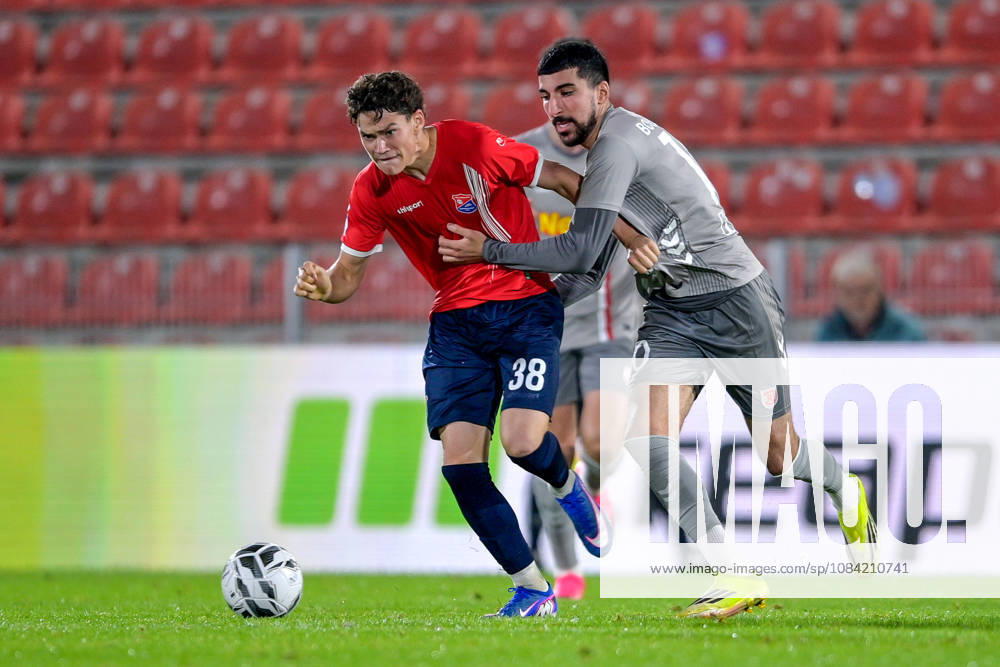 From left: Constantin Strunz (Unterhaching), 38; Nassim Boujellab (Regensburg), 10; in a one-on-one, duel, tackle; dynamic, action, October 6, 2026, Unterhaching, Germany, soccer, BFV Association Cup, quarterfinals, SpVgg Unterhaching vs. SSV Jahn Regensburg