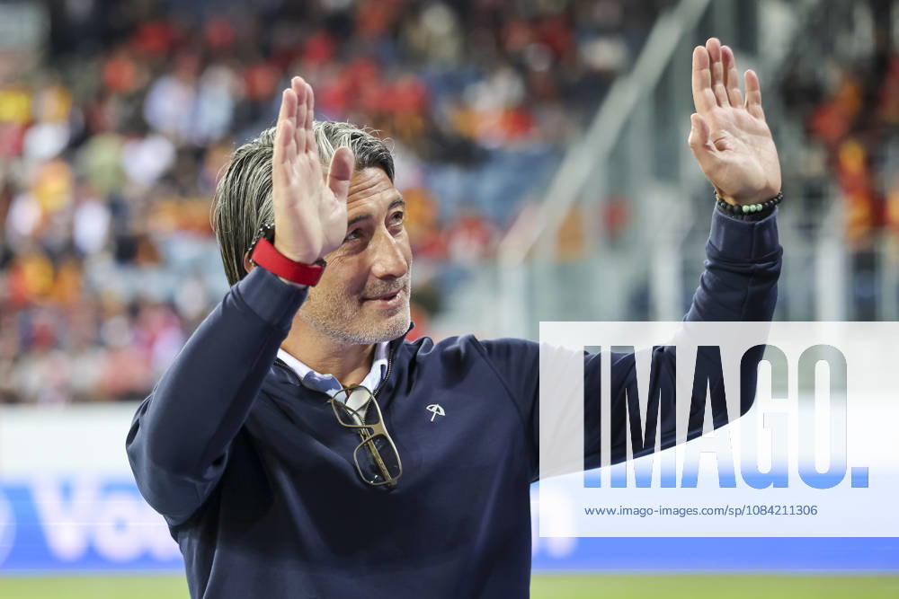 Murat Yakin, Switzerland, coach addressing the fans before kickoff, Switzerland, UEFA, Nations League, Matchday 4, Switzerland vs. North Macedonia, October 6, 2026, Swissporarena, Lucerne, Switzerland