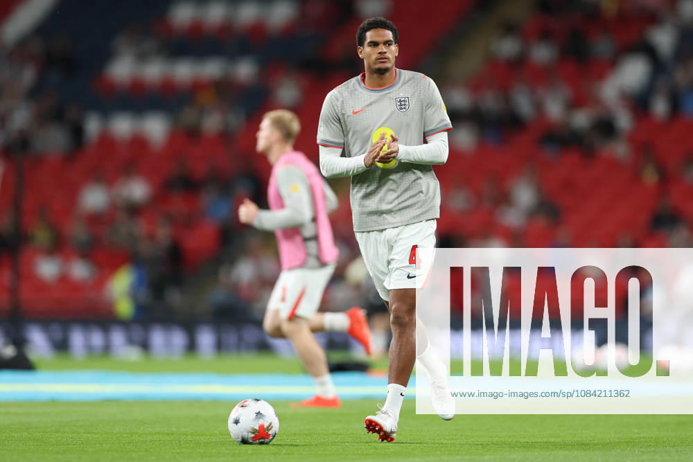 England v Czech Republic, UEFA Nations League Jarell Quansah of England applauds the supporters during the pre-match warm up prior to the England v Czech Republic UEFA Nations League Group 3 match at Wembley Stadium, London, England on 6 October 2026 Credit: Tiego Grenho Every Second Media Editorial use only. All images are copyright Every Second Media Limited. No images may be reproduced without prior permission.