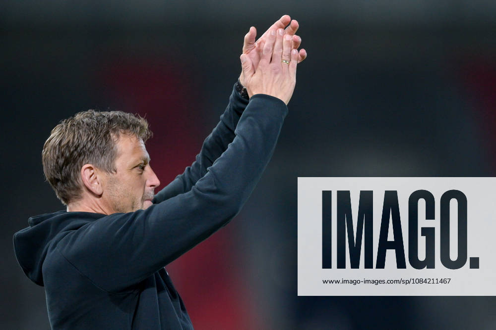 Coach Holger Seitz of Unterhaching gives instructions, gesticulates with his arms, single frame, action, October 6, 2026, Unterhaching, Germany, soccer, BFV Association Cup, quarterfinals, SpVgg Unterhaching vs. SSV Jahn Regensburg