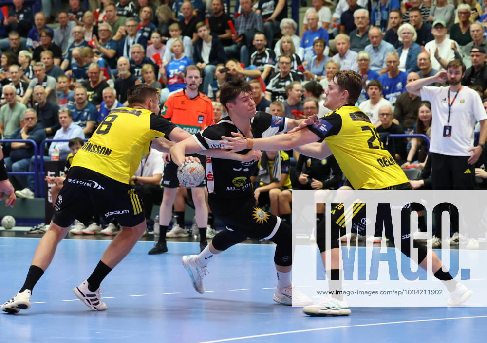 From left: Birgir Steinn Jonsson, IK Saevehof 08; Soeren Steinhaus, Bergischer HC 53; Janne Delkvist, IK Saevehof 28; in the background, Linus Ekman, IK Saevehof coach; GER, Bergischer HC06 vs. IK Saevehof, Handball, EHF Europa League 2026–27, Matchday 2, 2026–2027 season, October 6, 2026, GER, Bergischer HC06 vs. IK Saevehof, Handball, EHF Europa League 2026–27, Matchday 2, 2026–2027 season, October 6, 2026, Solingen Mitte