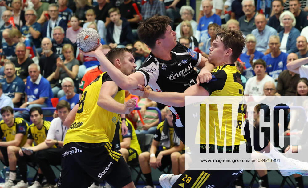 From left: Birgir Steinn Jonsson, IK Saevehof 08; Soeren Steinhaus, Bergischer HC 53; Janne Delkvist IK Saevehof 28 GER, Bergischer HC06 vs. IK Saevehof, Handball, EHF Europa League 2026–27, Matchday 2, 2026–2027 Season, October 6, 2026 GER, Bergischer HC 06 vs. IK Saevehof, Handball, EHF Europa League 2026–27, Matchday 2, 2026–2027 season, October 6, 2026 Solingen Mitte