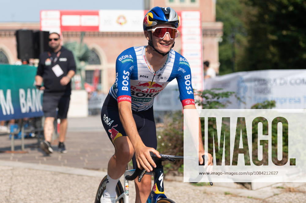 IPA89374880 - Giulio Pellizzari, RED BULL-BORA-HANSGROHE, at the start of the 2026 Tre Valli Varesine in Busto Arsizio, Italy, on October 6, 2026