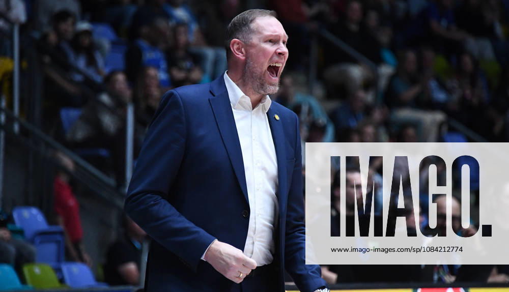 Basketball BKT Europe Cup, Skyliners Frankfurt vs. Siauliai Basketball, Darius Songaila, Head Coach, Siauliai Basketball, Facial Expressions, Gestures, Emotion, Frankfurt