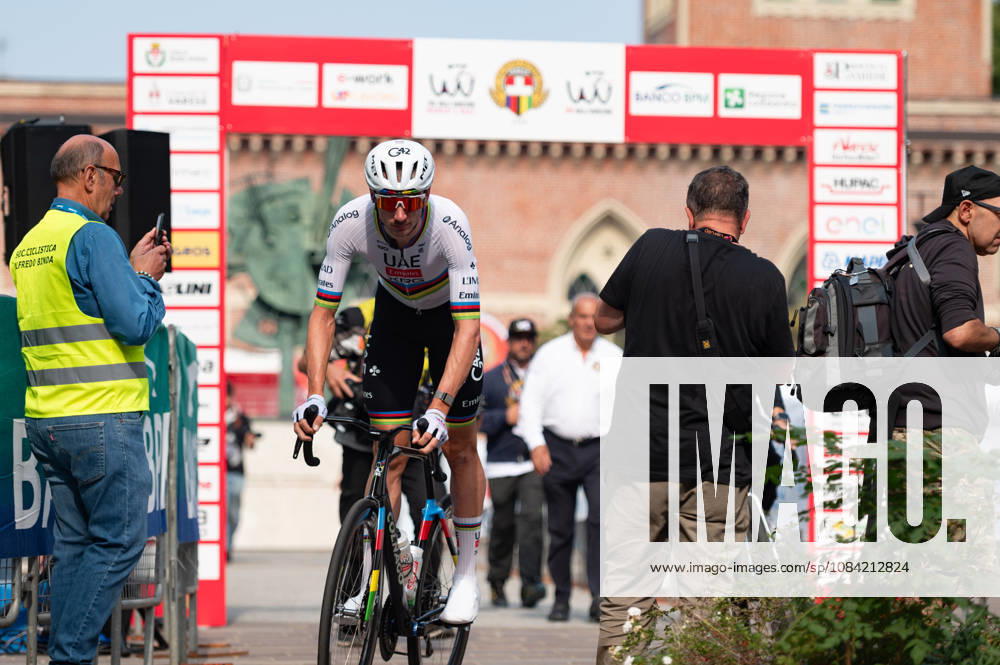 IPA89374883 - Brandon Mcnulty of UAE TEAM EMIRATES XRG at the start of the 2026 Tre Valli Varesine in Busto Arsizio, Italy, on October 6, 2026
