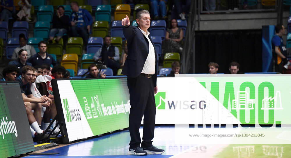 Basketball BKT Europe Cup, Skyliners Frankfurt vs. Siauliai Basketball, Coach Klaus Perwas, Head Coach, Fraport Skyliners Frankfurt, Frankfurt