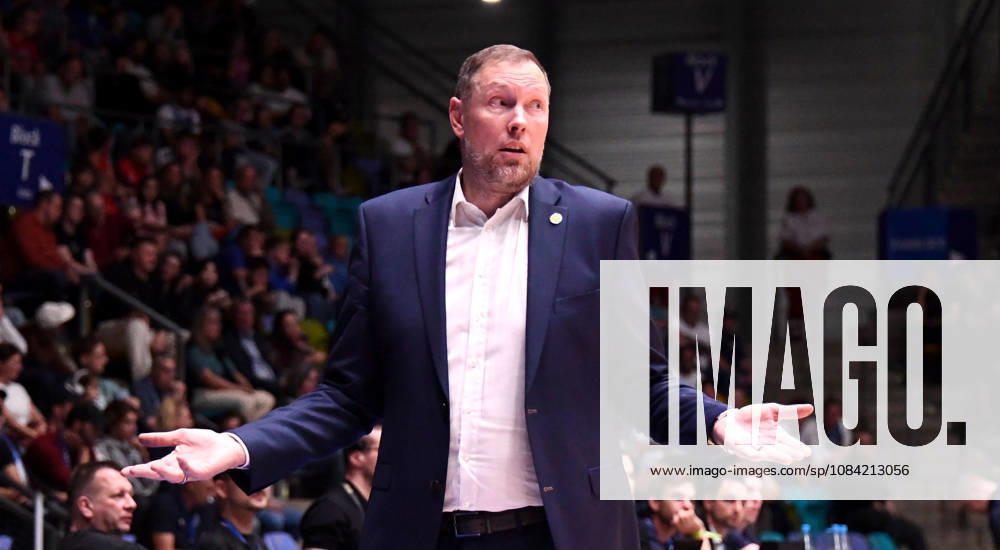 Basketball BKT Europe Cup, Skyliners Frankfurt vs. Siauliai Basketball, Darius Songaila, Head Coach, Siauliai Basketball, Facial Expressions, Gestures, Emotion, Frankfurt