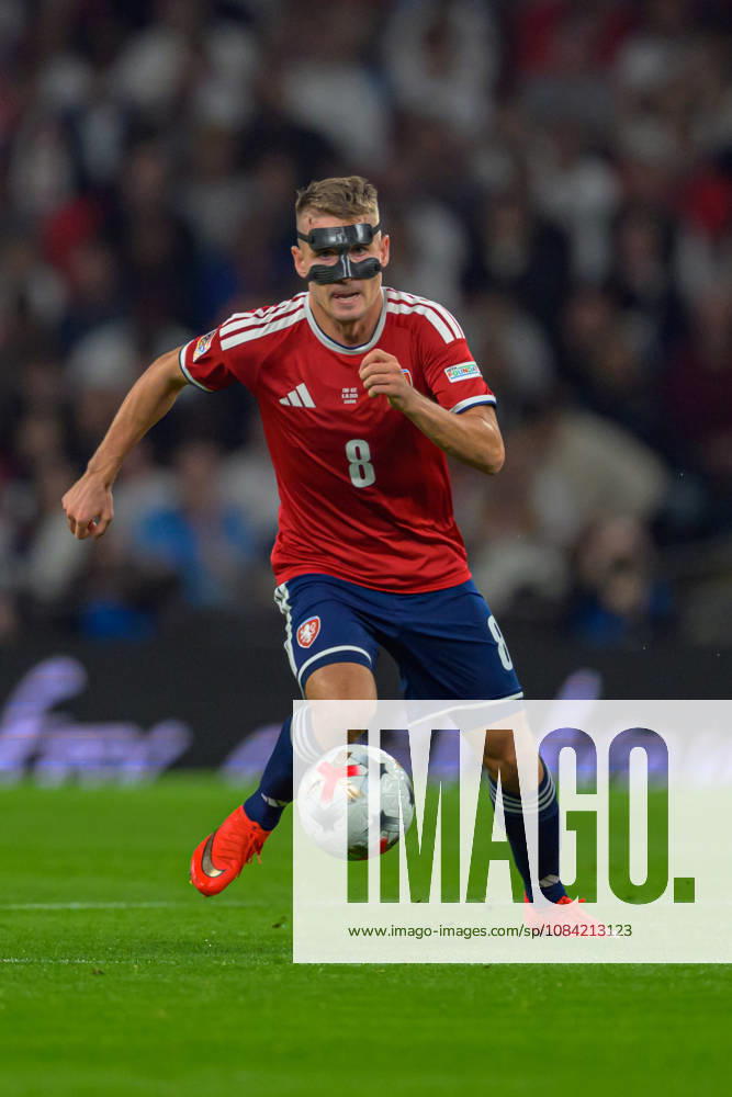 LONDON, ENGLAND OCTOBER 06 - Michal Sadílek of Czechia on the ball during the UEFA Nations League game between England and Czechia at Wembley Stadium on October 06, 2026 in London, England. (Photo by Keeran Marquis Sports Press Photo)