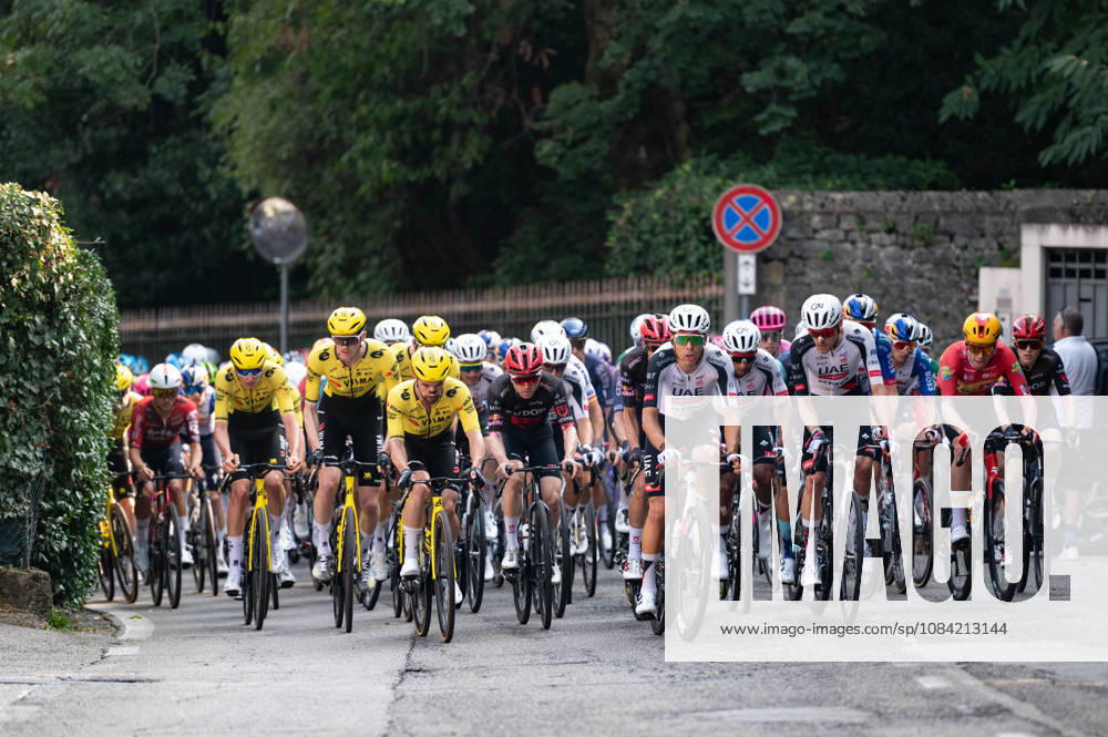IPA89375184 - The peloton during the 2026 Tre Valli Varesine in Varese, Italy, on October 6, 2026