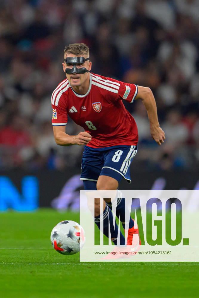 LONDON, ENGLAND OCTOBER 06 - Michal Sadílek of Czechia on the ball during the UEFA Nations League game between England and Czechia at Wembley Stadium on October 06, 2026 in London, England. (Photo by Keeran Marquis Sports Press Photo)