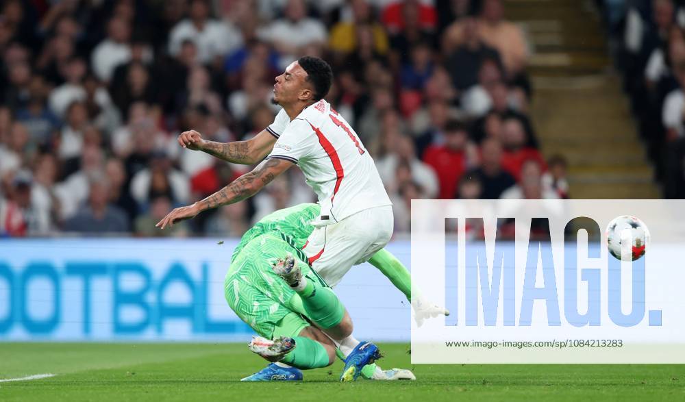 UEFA Nations League - England v Czechia LONDON, ENGLAND, OCTOBER 6: Lukas Hornicek of Czechia national team, Nationalteam tackles Morgan Rogers of England National Team during The UEFA Nations League match in Group A3 between England v Czechia at Wembley Stadium, London, England, on October 6. (Photo by Daniel Weir) London Wembley Stadium England