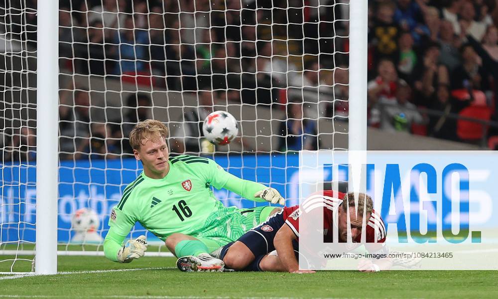 UEFA Nations League - England v Czechia LONDON, ENGLAND, OCTOBER 6: GOAL 1-0, Vladimir Coufal of Czechia national team, Nationalteam scores an own goal to put England 1-0 ahead during The UEFA Nations League match in Group A3 between England v Czechia at Wembley Stadium, London, England, on October 6. (Photo by Daniel Weir) London Wembley Stadium England