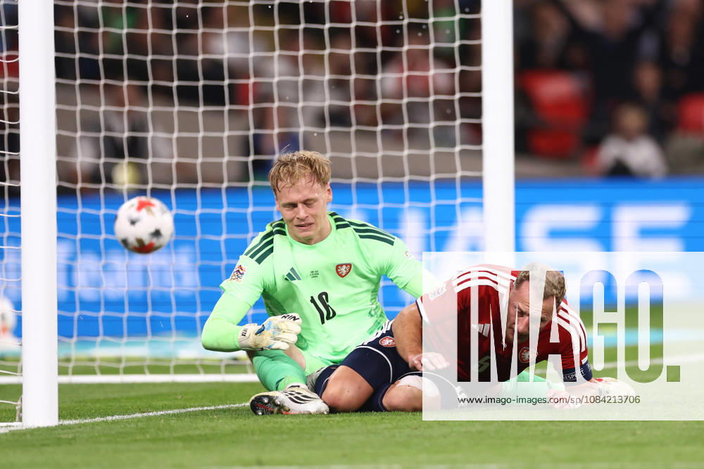 England gegen Tschechien, 6. Oktober 2026, Wembley, UEFA Nations League: England gegen Tschechien. Matej Radosta aus Tschechien reagiert, nachdem Vladimir Coufal aus Tschechien ein Eigentor erzielt hatte. Foto: Jacques Feeney, Offside, London, Großbritannien
