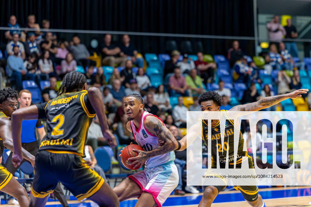 Judah Mintz (Skyliners Frankfurt, 10) with ball against Cedric Henderson (BC Siauliai, 2) and Dayvion McKnight (BC Siauliai, 20) during the BKT EuroCup 2026 27, match between Frankfurt Skyliners vs. BC Siauliai at Suewag Energie Arena on October 6, 2026 in Frankfurt am Main, Germany. Hessen Germany