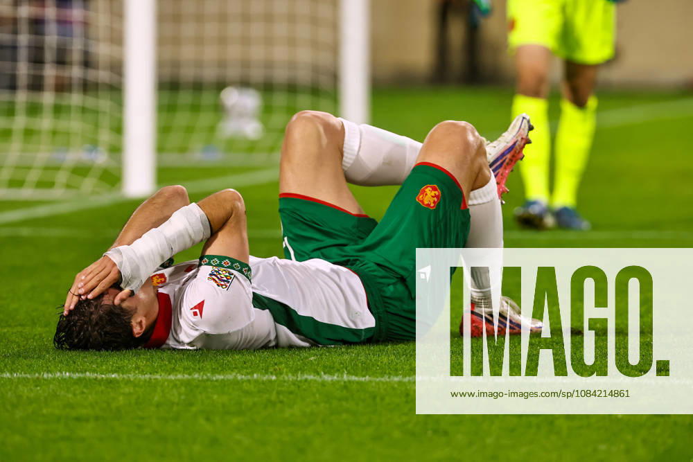 LUX, Soccer, Men s, Nations League, Matchday 4, Luxembourg vs. Bulgaria Stefan Velkov (Bulgaria), 13, remains on the ground, holding his eyes with his hands after a tackle. Luxembourg, Stade de Luxembourg, Gasperich, Luxembourg