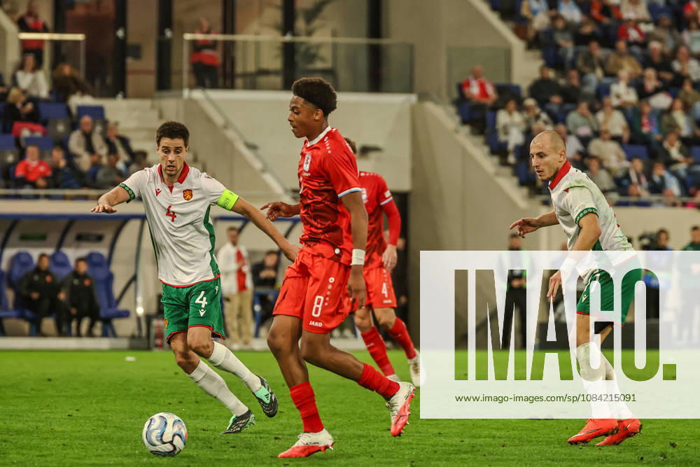 LUX, Soccer, Men’s, Nations League, Matchday 4, Luxembourg vs. Bulgaria: Enzo dos Santos (Luxembourg, No. 8) prevails over Ilia Gruev (Bulgaria, No. 4) and Georgi Rusev (Bulgaria, No. 11) at the Stade de Luxembourg in Gasperich, Luxembourg