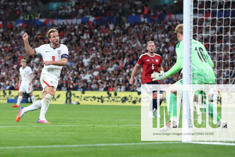 England gegen Tschechien, 6. Oktober 2026, London International Football, UEFA Nations League, England gegen Tschechien: Harry Kane aus England erzielt das zweite Tor für seine Mannschaft. Foto: Charlotte Wilson, Offside, London, Großbritannien