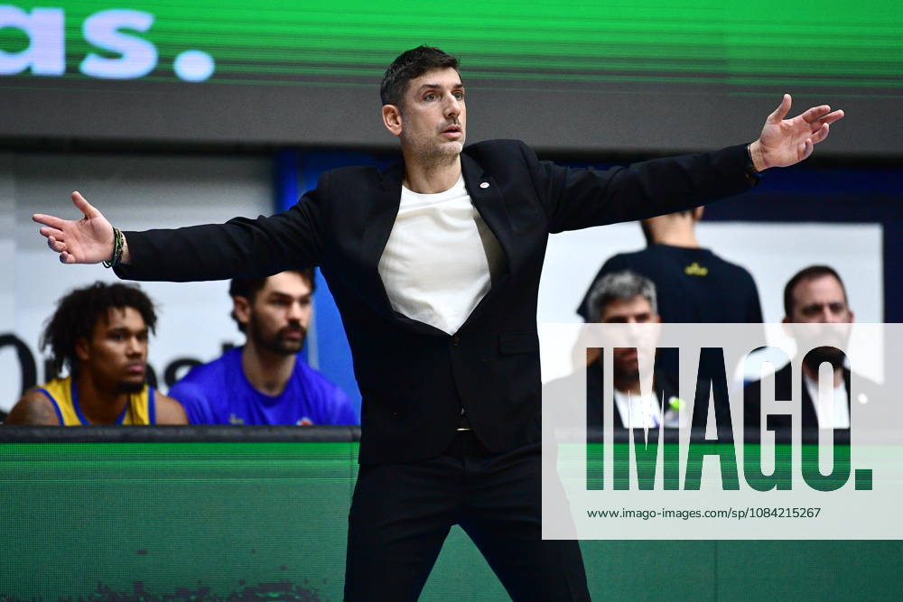 FIBA Basketball Champions League, Peristeri Betsson vs BMA365 Bamberg Baskets - Vasilis Xanthopoulos coach of Peristeri Betsson in action during the FIBA Basketball Champions League regular season basketball match between Peristeri Betsson vs BMA365 Bamberg Baskets in Athens, Greece, 6 October 2026. IMAGO ONE INCH PRODUCTIONS ATHENS Greece