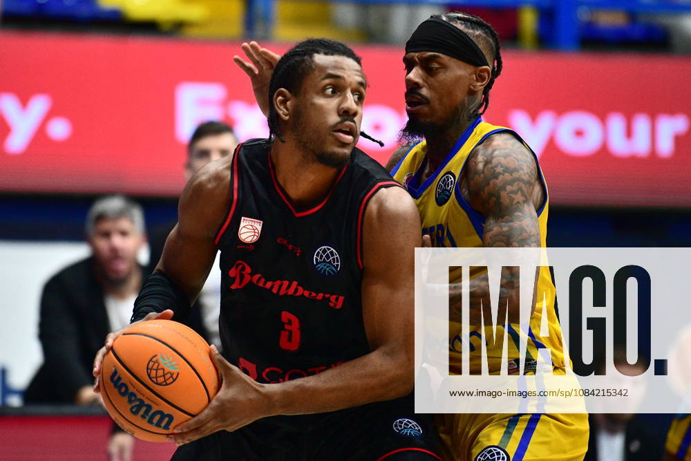 FIBA Basketball Champions League, Peristeri Betsson vs BMA365 Bamberg Baskets - Ty Nichols of Peristeri Betsson in action against Jordan Wright * of BMA365 Bamberg Baskets during the FIBA Basketball Champions League regular season basketball match between Peristeri Betsson vs BMA365 Bamberg Baskets in Athens, Greece, 6 October 2026. IMAGO ONE INCH PRODUCTIONS ATHENS Greece