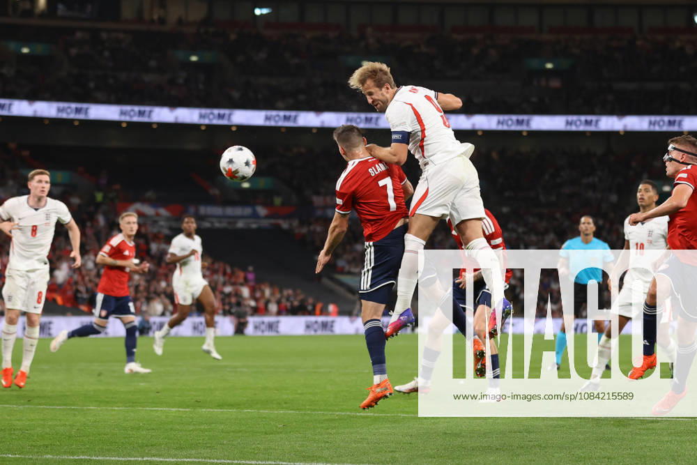 England gegen Tschechien, 6. Oktober 2026, Wembley, UEFA Nations League, England gegen Tschechien: Harry Kane aus England erzielt mit einem Kopfball nach einer Ecke das dritte Tor für seine Mannschaft. Foto: Jacques Feeney, Offside, London, Großbritannien