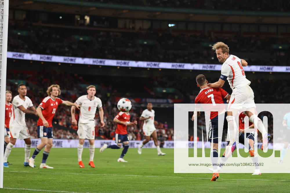 England gegen Tschechien, 6. Oktober 2026, Wembley, UEFA Nations League, England gegen Tschechien: Harry Kane aus England erzielt mit einem Kopfball nach einer Ecke das dritte Tor für seine Mannschaft. Foto: Jacques Feeney, Offside, London, Großbritannien