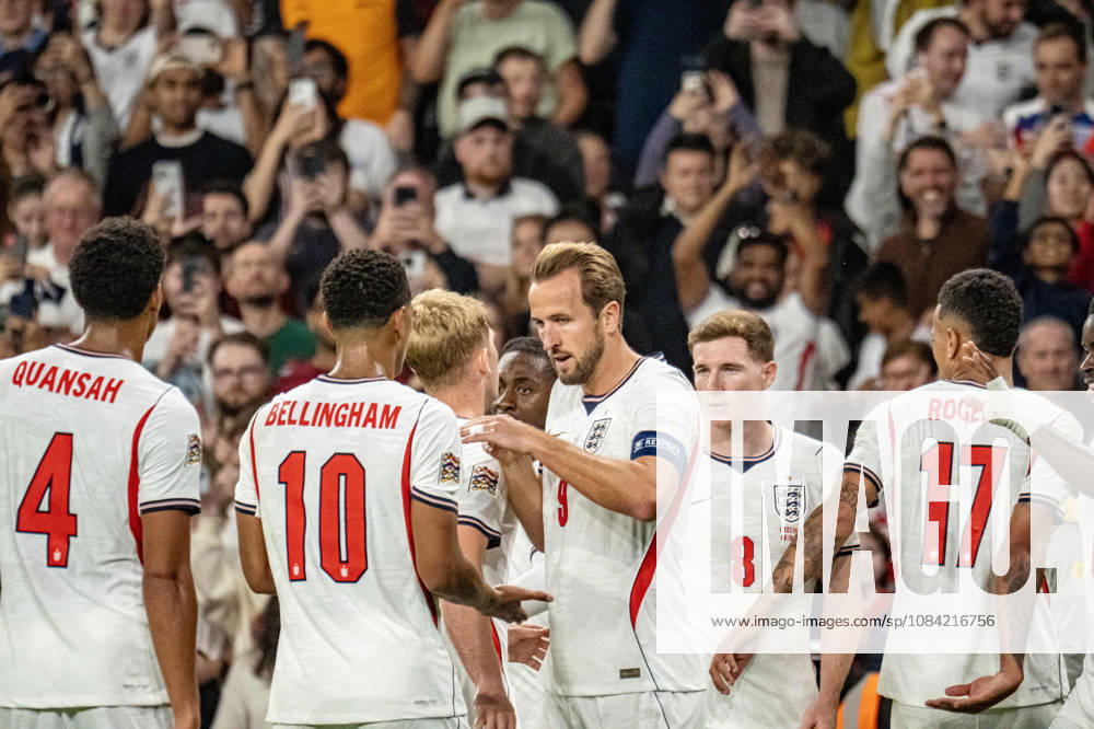 UEFA Nations League, England vs. Czech Republic, Harry Kane, England is celebrated by the team after their 3-0 win in London