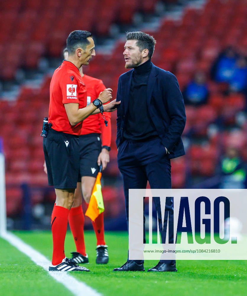 Scotland v Slovenia, UEFA Nations League, League B Group 1 : Jose MARIA SANCHEZ SPEAKS TO SEB POCOGNOLI