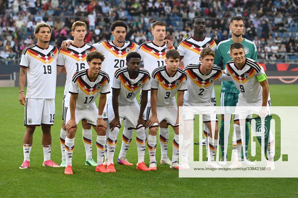 Germany team photo, back row from left: Paris BRUNNER (GER), Aljoscha KEMLEIN (GER), Nnamdi COLLINS (GER), Dzenan PEJCINOVIC (GER), Yoshua QUARSHIE (GER) and goalkeeper Mio BACKHAUS (GER); front row, from left: Noah DARVICH (GER), Noel ASEKO (GER), Lukas ULLRICH (GER), Elias BAUM (GER), and Nicolo TRESOLDI (GER). International soccer match, U21, European Championship Qualifier, Germany vs. Georgia 2–0 on October 6, 2026, Schüco Arena, Bielefeld, Â