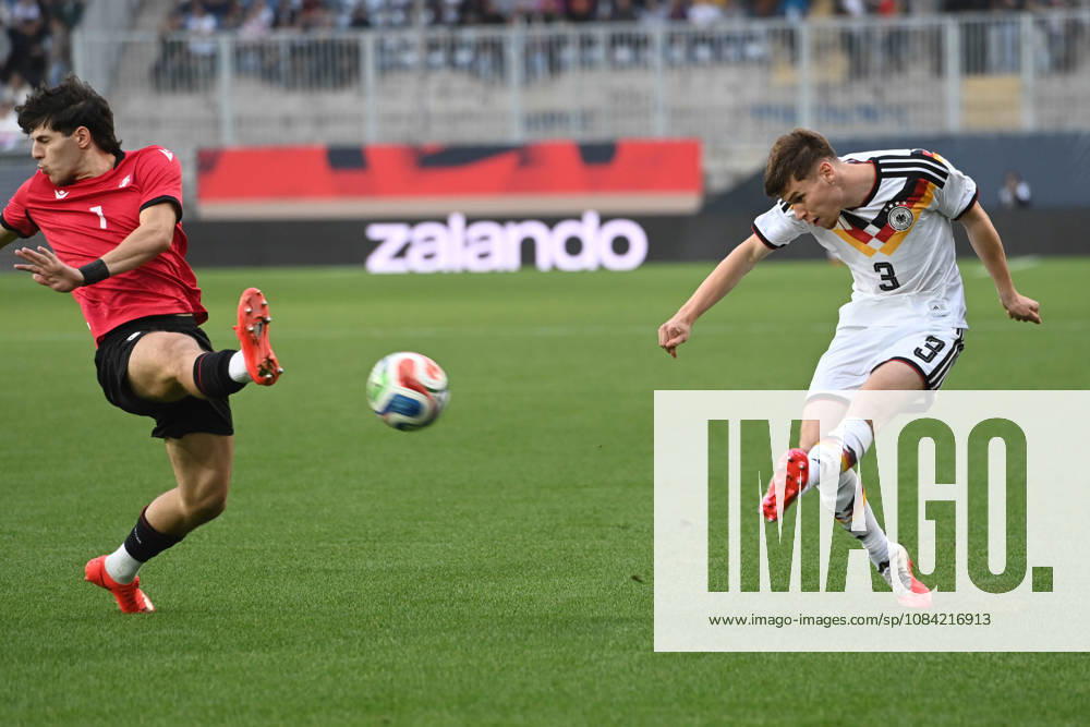 Lukas ULLRICH (GER) vs. Dato BUKIA (GEO) – Action, Tackle, International Soccer Match, U21, European Championship Qualifiers, Germany vs. Georgia 2–0 on October 6, 2026, Schueco Arena, Bielefeld, Â