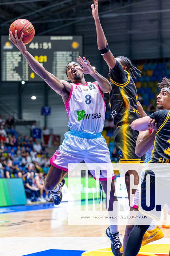 William Christmas (Skyliners Frankfurt, 8) with ball during the BKT EuroCup 2026 27, match between Frankfurt Skyliners vs. BC Siauliai at Suewag Energie Arena on October 6, 2026 in Frankfurt am Main, Germany. Hessen Germany