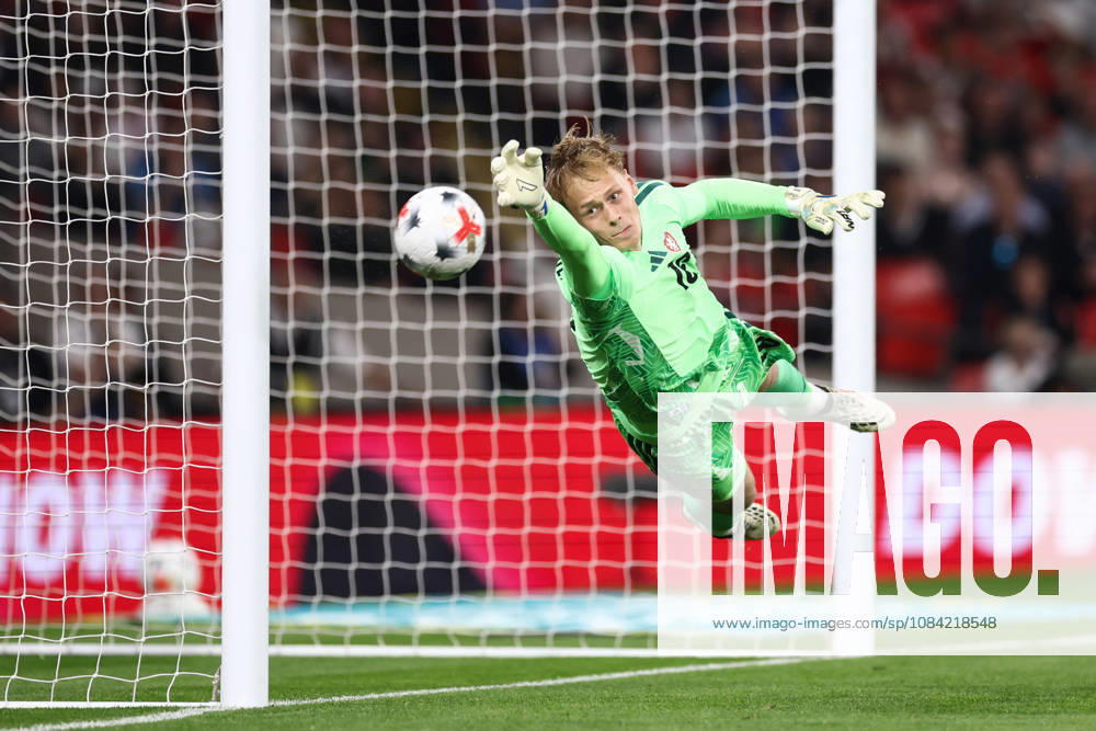 England gegen Tschechien, 6. Oktober 2026, London – UEFA Nations League: England gegen Tschechien – Der tschechische Torhüter Lukas Hornicek pariert einen Schuss. Foto: Jacques Feeney – Abseits, London, Großbritannien