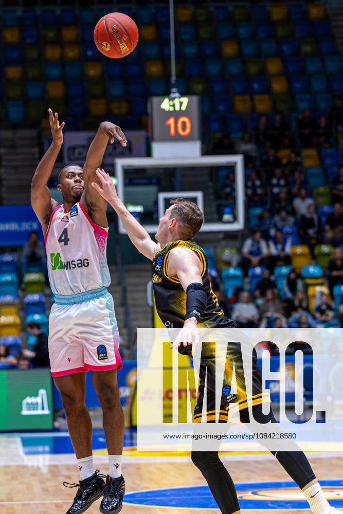 Nahiem Alleyne (Skyliners Frankfurt, 4) with ball during the BKT EuroCup 2026 27, match between Frankfurt Skyliners vs. BC Siauliai at Suewag Energie Arena on October 6, 2026 in Frankfurt am Main, Germany. Hessen Germany