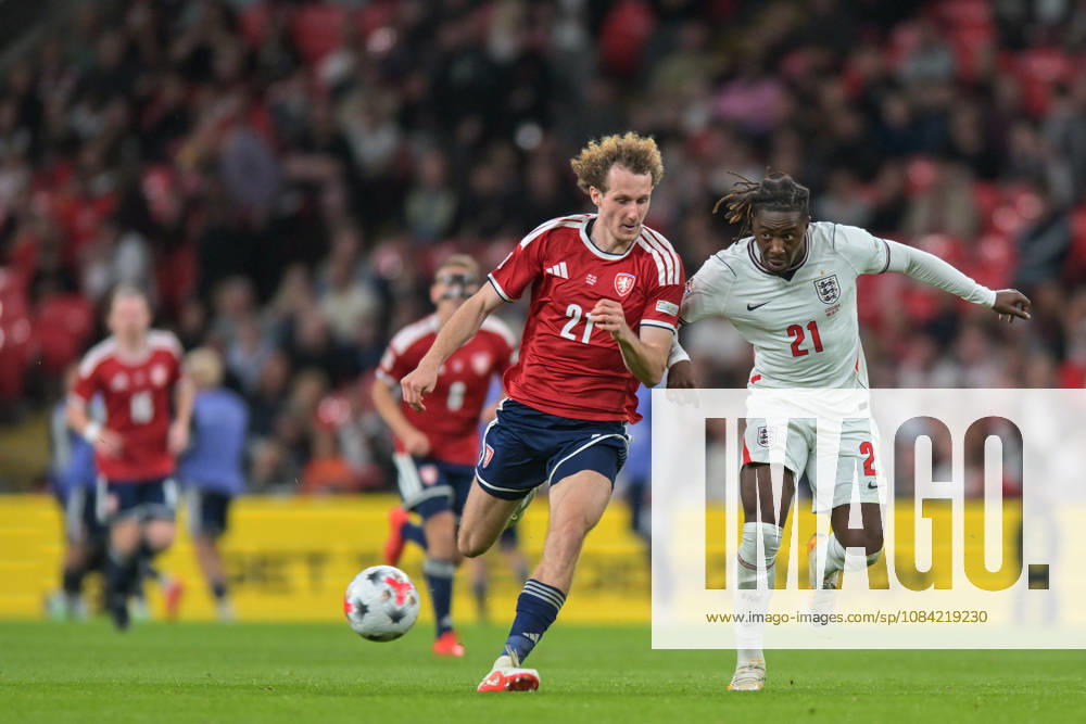Alex Kral of Czechia and Eberechi Eze of England challenge for the ball during the Nations League match between England and Czechia at Wembley Stadium, London, England on 6 October 2026.