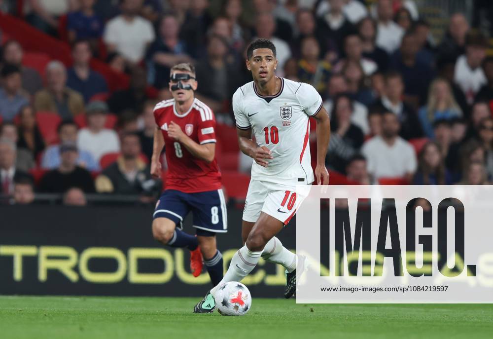 UEFA Nations League - England v Czechia LONDON, ENGLAND, OCTOBER 6: Jude Bellingham of England national team, Nationalteam on the ball during The UEFA Nations League match in Group A3 between England v Czechia at Wembley Stadium, London, England, on October 6. (Photo by Daniel Weir) London Wembley Stadium England