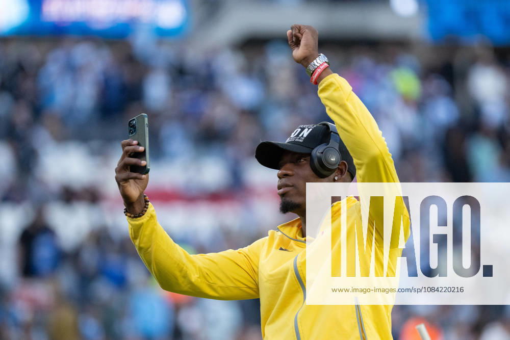 Benin players take photos of fans before the International Friendly, Länderspiel, Nationalmannschaft football match between Argentina and Benin at Estadio Monumental Antonio V. Liberti on October 06, 2026 in Buenos Aires, Argentina. Lionel Messi is making his final appearance for Argentina following his announcement of international retirement. (Photo by Richard Callis Sports Press Photo)