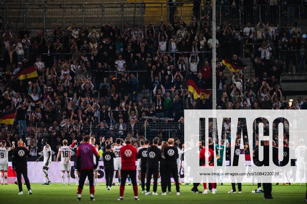 U-21 European Championship Qualifier: Germany vs. Georgia, October 6, 2026. The fans thank the team. Soccer, U-21 European Championship Qualifier, Matchday 10: Germany vs. Georgia on October 6, 2026, Bielefeld DFB REGULATIONS PROHIBIT ANY USE OF PHOTOGRAPHS AS IMAGE SEQUENCES AND OR QUASI-VIDEO