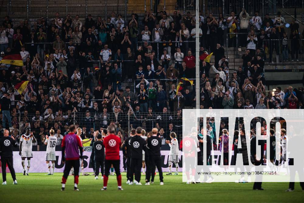 U-21 European Championship Qualifier: Germany vs. Georgia, October 6, 2026. The fans thank the team. Soccer, U-21 European Championship Qualifier, Matchday 10: Germany vs. Georgia on October 6, 2026, Bielefeld DFB REGULATIONS PROHIBIT ANY USE OF PHOTOGRAPHS AS IMAGE SEQUENCES AND OR QUASI-VIDEO