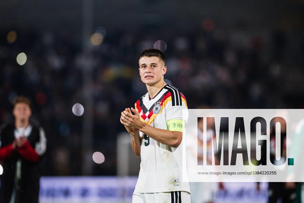 U-21 European Championship Qualifier: Germany vs. Georgia, October 6, 2026. Nicolò Tresoldi (Germany) claps after the final whistle. Soccer, U-21 European Championship Qualifier, Matchday 10: Germany vs. Georgia on October 6, 2026, Bielefeld DFB REGULATIONS PROHIBIT ANY USE OF PHOTOGRAPHS AS IMAGE SEQUENCES AND OR QUASI-VIDEO