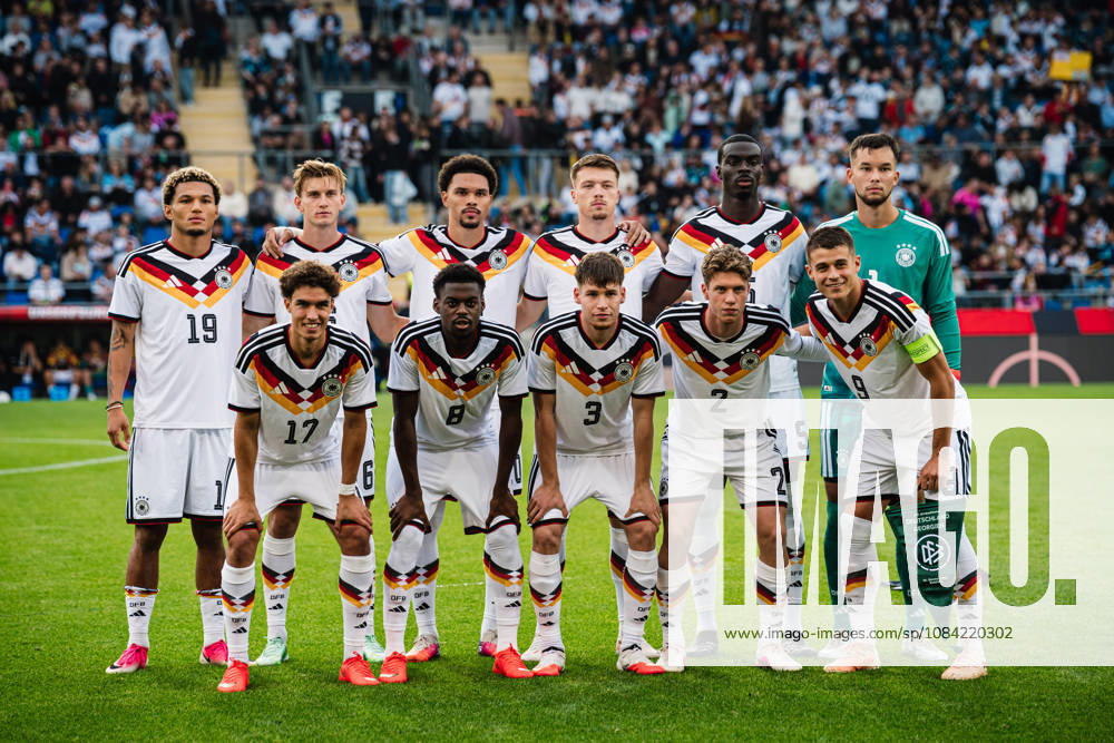 U-21 European Championship Qualifier: Germany vs. Georgia, October 6, 2026. U-21 team photo before kickoff; back row, from left: Paris Brunner (Germany), 19; Leandro Morgalla (Germany), 6; Nnamdi Collins (Germany), 20; Dženan Pejcinovic (Germany, 11), Joshua Quarshie (Germany, 5), Mio Backhaus (Germany, 1); front row, from left: Noah Darvich (Germany, 17), Noel Aseko, Germany, 8, Lukas Ullrich, Germany, 3, Elias Baum, Germany, 2, Nicolò Tresoldi, Germany, 9; Soccer, U-21 European Championship Qualifiers, Matchday 10: Germany vs. Georgia on October 6, 2026, Bielefeld DFB REGULATIONS PROHIBIT ANY USE OF PHOTOGRAPHS AS IMAGE SEQUENCES AND OR QUASI-VIDEO