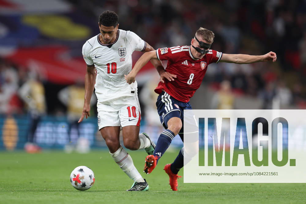 England gegen Tschechien, 6. Oktober 2026, London International Football, UEFA Nations League, England gegen Tschechien, Jude Bellingham (England) und Michal Sadilek (Tschechien), Foto: Charlotte Wilson, Offside, London, Großbritannien