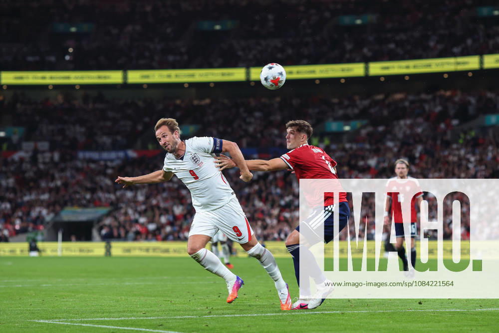 England gegen Tschechien, 6. Oktober 2026, London, Internationales Fußballspiel, UEFA Nations League, England gegen Tschechien, Harry Kane (England) und Robin Hranac (Tschechien), Foto: Charlotte Wilson, Offside, London, Großbritannien