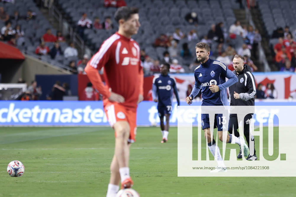 Thomas Müller (13 Vancouver Whitecaps FC) and Robert Lewandowski (9 Chicago Fire FC) are seen before the Major League Soccer game between Chicago Fire FC and Vancouver Whitecaps FC at Soldier Field on Tuesday October 6 in Chicago, USA