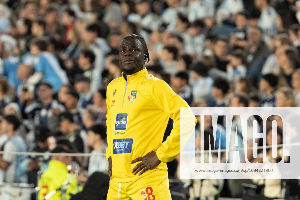 Junior Olaitan, from Benin, watches the game before the International Friendly, Länderspiel, Nationalmannschaft match between Argentina and Benin, at the Estadio Monumental Antonio V. Liberti, on October 6, 2026, in Buenos Aires, Argentina. Lionel Messi will play his last match for Argentina after announcing his retirement from the national team, Nationalteam Richard Callis Fotoarena (Richard Callis SPP)