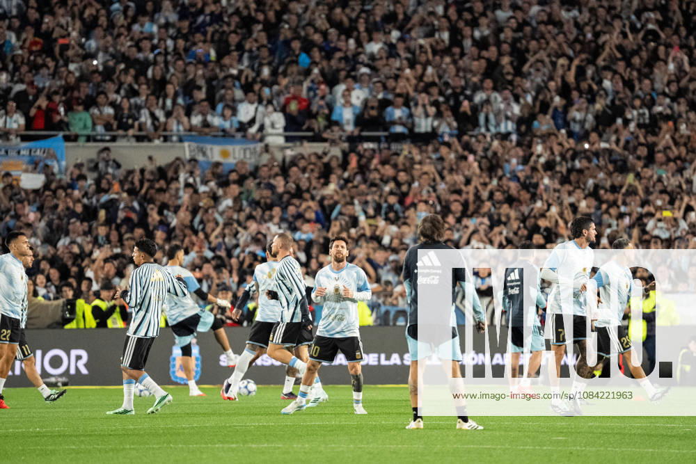 Lionel Messi of Argentina warms up before the International Friendly, Länderspiel, Nationalmannschaft football match between Argentina and Benin, at the Estadio Monumental Antonio V. Liberti, on October 6, 2026, in Buenos Aires, Argentina. This will be Lionel Messi s last match for Argentina, following his retirement announcement from the national team, Nationalteam Richard Callis Fotoarena (Richard Callis SPP)