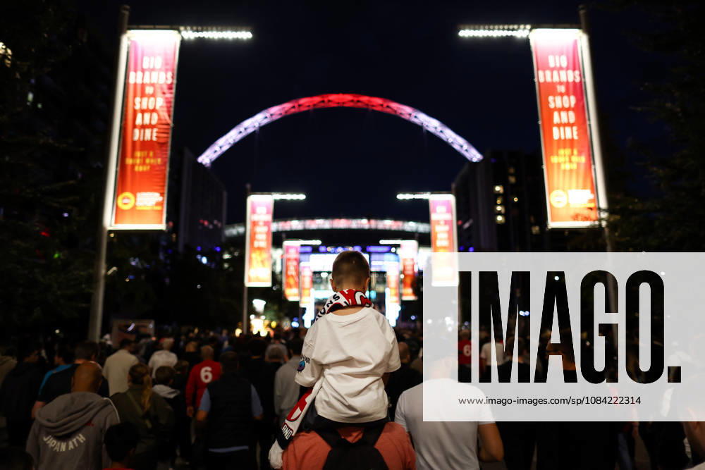 England gegen Tschechien, 6. Oktober 2026, London, UEFA Nations League: England gegen Tschechien – England-Fans auf dem Wembley Way. Foto: Jacques Feeney, Offside, London, Großbritannien