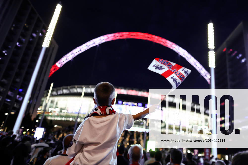 England gegen Tschechien, 6. Oktober 2026, London, UEFA Nations League: England gegen Tschechien – England-Fans auf dem Wembley Way. Foto: Jacques Feeney, Offside, London, Großbritannien